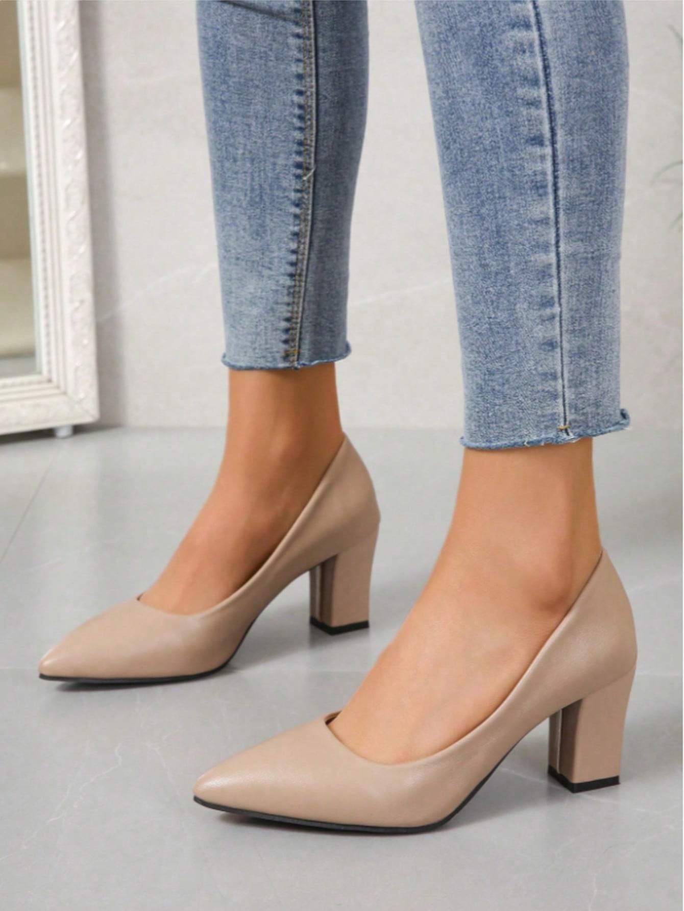 Court Heel Pointed - Eleganti décolleté da donna con tacco